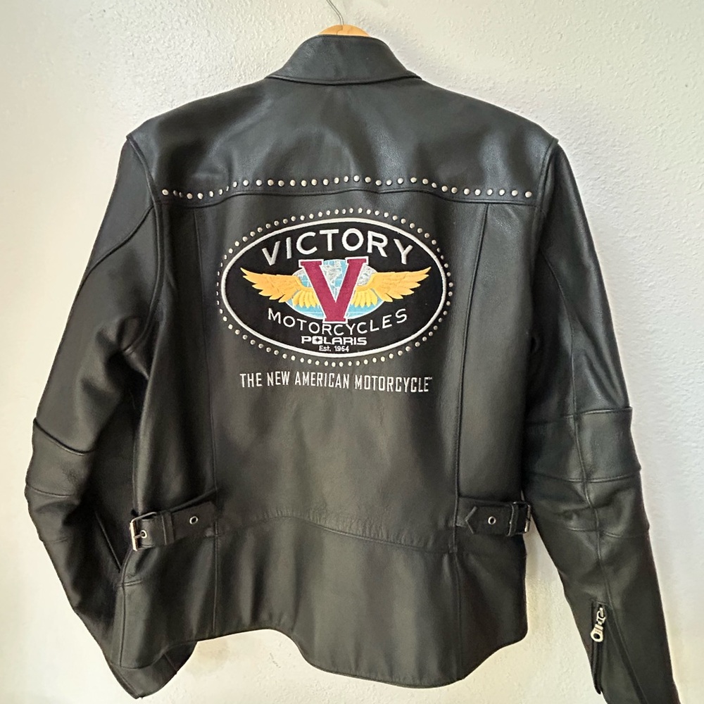 EUC! Authentic VICTORY Leather Moto Road Jacket (Size L)